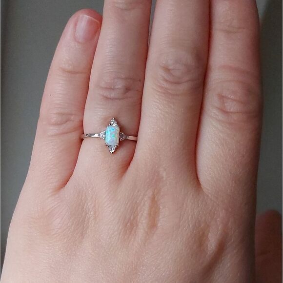 925 Sterling Silver Opal Ring - Picture 5 of 7